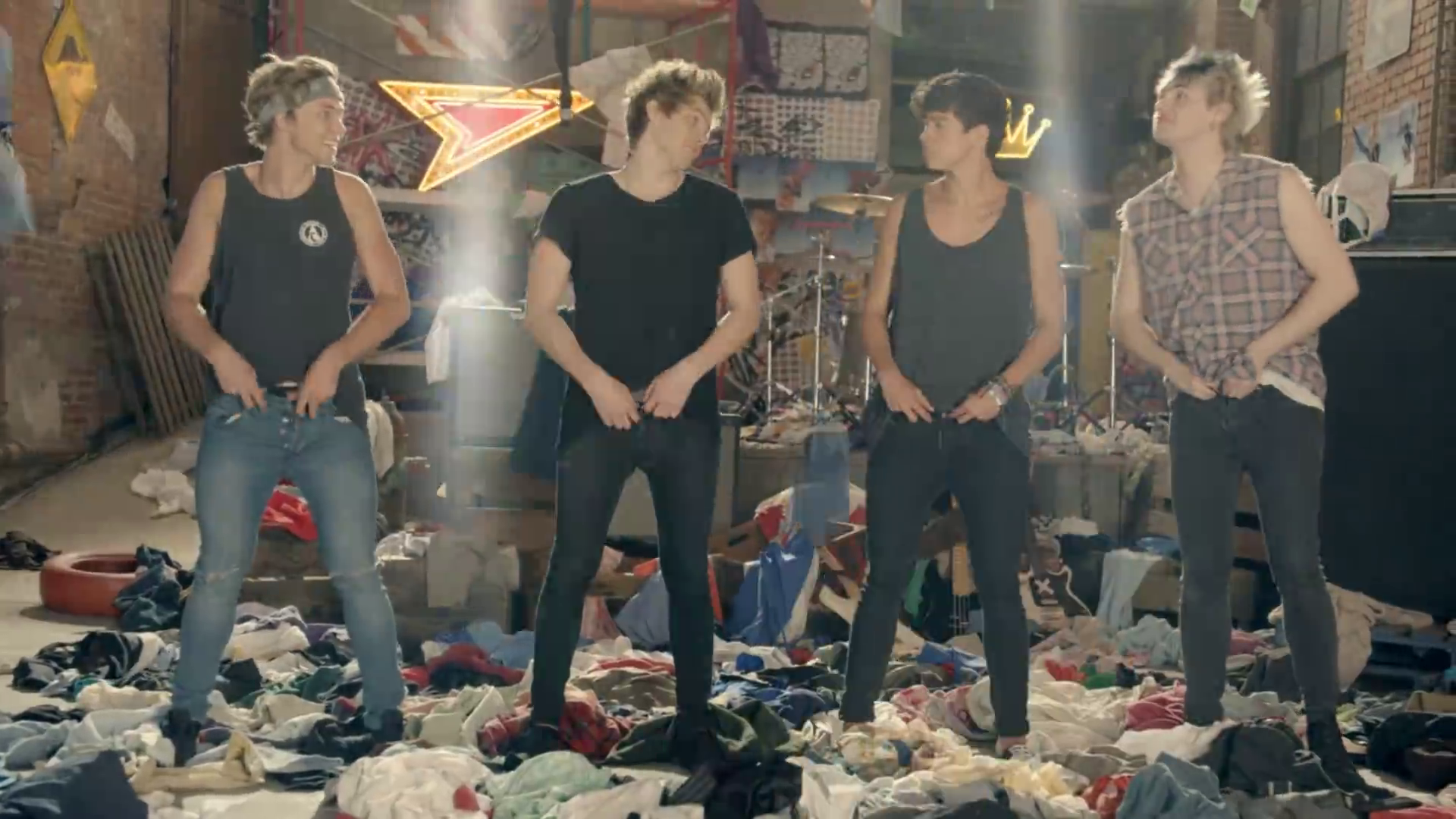 Image - 5 Seconds of Summer - She Looks So Perfect - 5 Seconds of