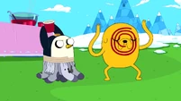 S5e18 Gunter about to throw drink at Jake.png (828 KB) S5e18 Gunter about to throw drink at Jake