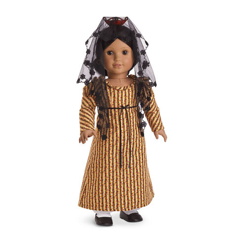 File:JosefinaChristmasDressandMantilla.jpg