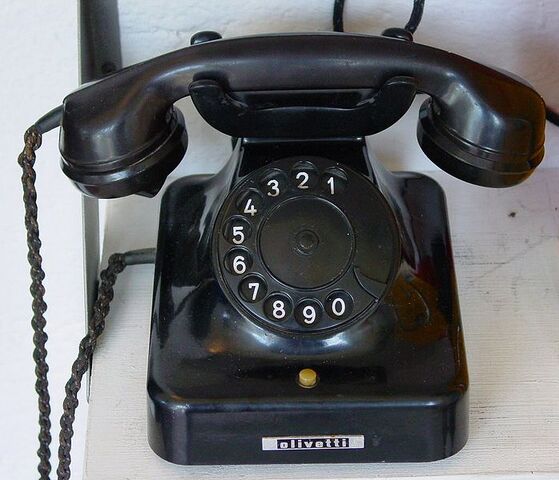 File:698px-Alt Telefon.jpg