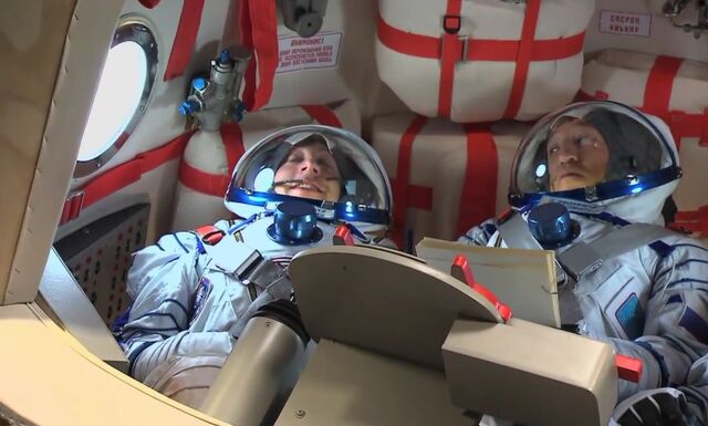 File:The countdown reflection howard in capsule.jpg