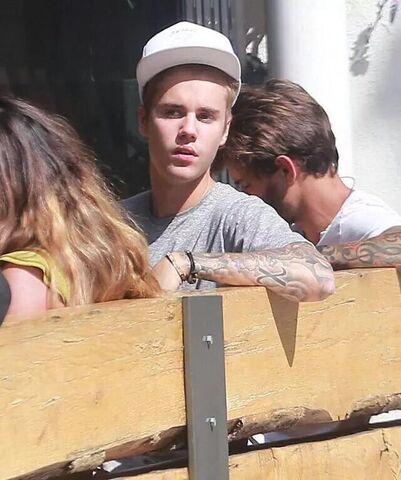 File:Someone saying Justin Bieber.jpg