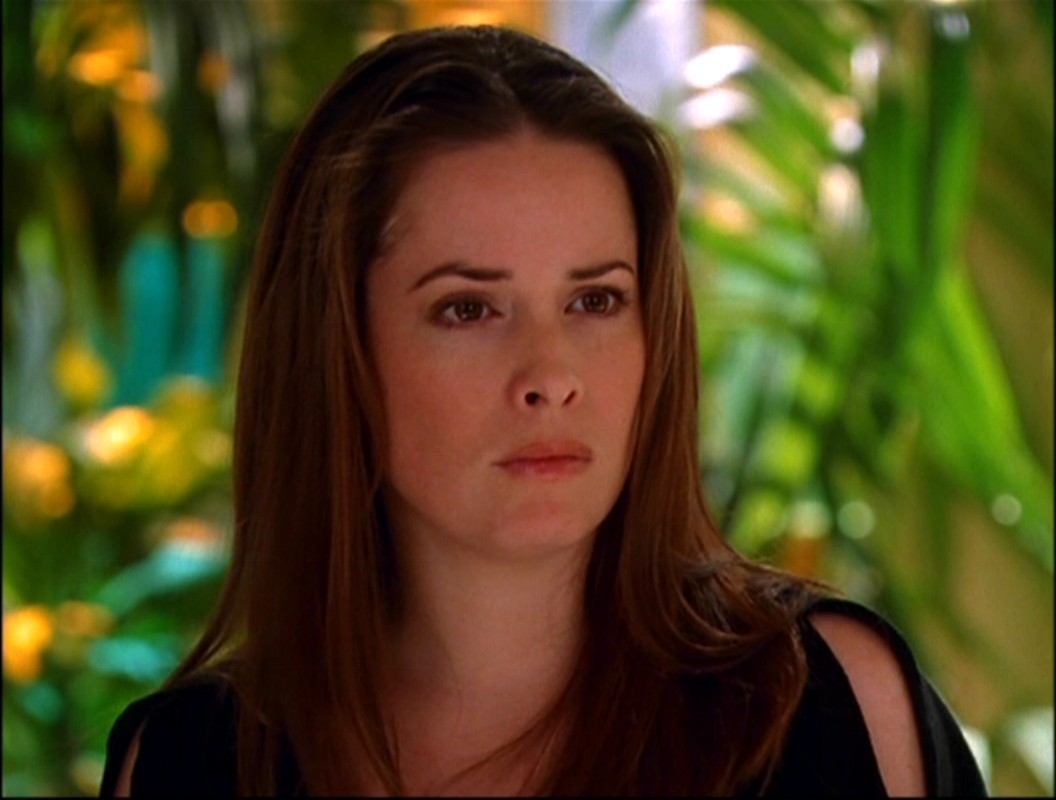 Fichier:Piper-Halliwell-Forever-Charmed-piper-halliwell