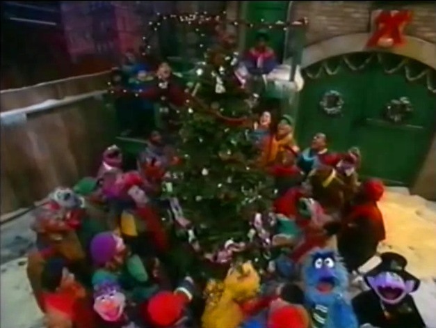 it 39 s christmas again sesame street christmas specials winnie the pooh and christmas too vhs