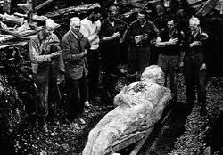 Cardiff giant 1