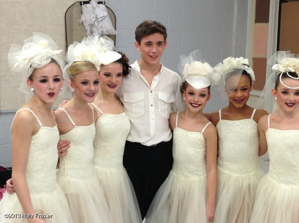 18 year old dating 27 year old