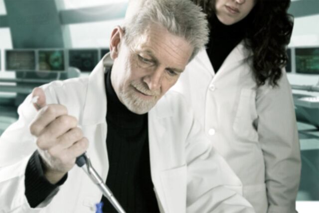 File:Hugh Darrow in a lab.jpg