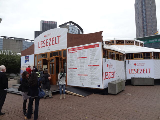 Datei:Lesezelt außen.jpg