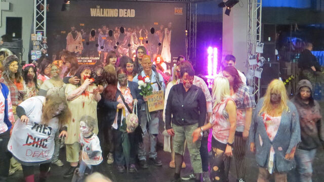 Datei:RPC 2014 Zombiemenge.jpg