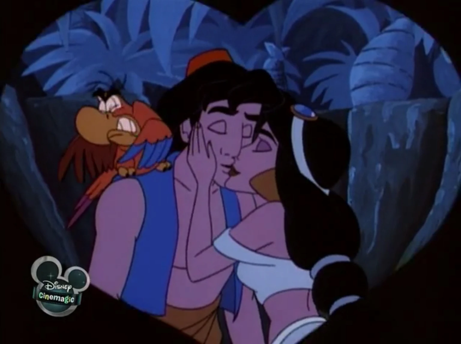 Image Aladdin & Jasmine Moonlight Madness Kiss (2).jpg Disney