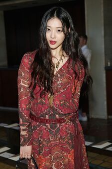 Sulli Swarovski.jpg