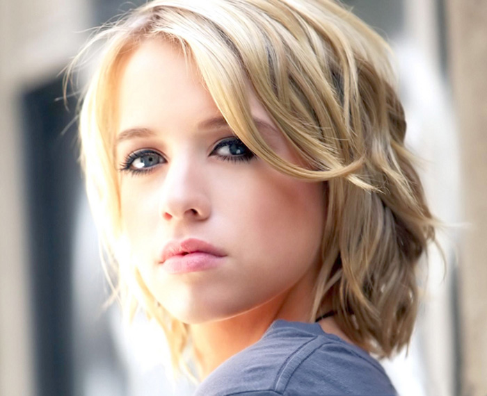 Blonde Hair Blue Eyed Girl Gorgeous Blonde Hair And Enchanting Blue Eyes Aelida