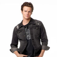 300.glee.groff.jonathan.lc.050410.jpg