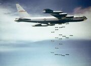 Boeing B-52 larguant des bombes