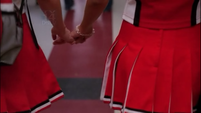 File:Brittanyandsantanalinkingpinkies.png