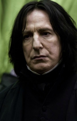 http://vignette1.wikia.nocookie.net/harrypotter/images/7/75/Severus-Snape-severus-snape-32973389-640-960.jpg/revision/latest?cb=20131017144027&path-prefix=it