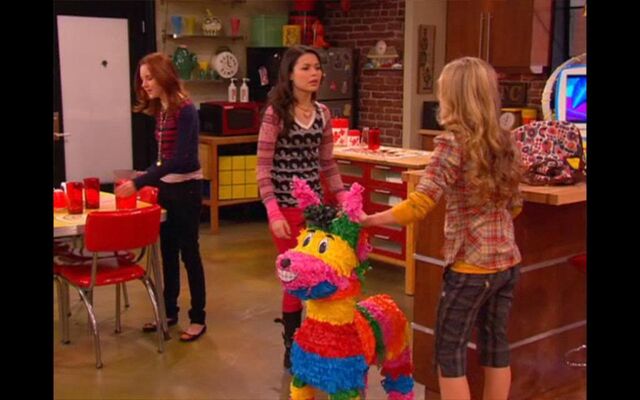 File:Pinata.jpg