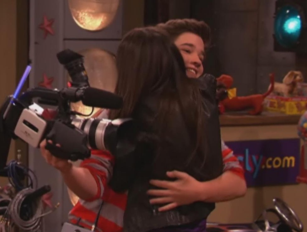 Image Freddie and Shelby Hug.jpg iCarly Wiki Fandom