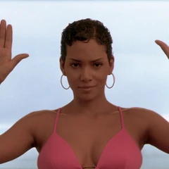 Halle Berry James Bond