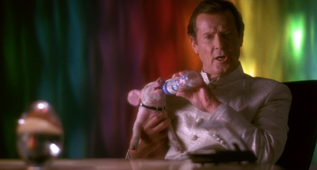 Spice-World-Roger-Moore-as-the-chief-e13