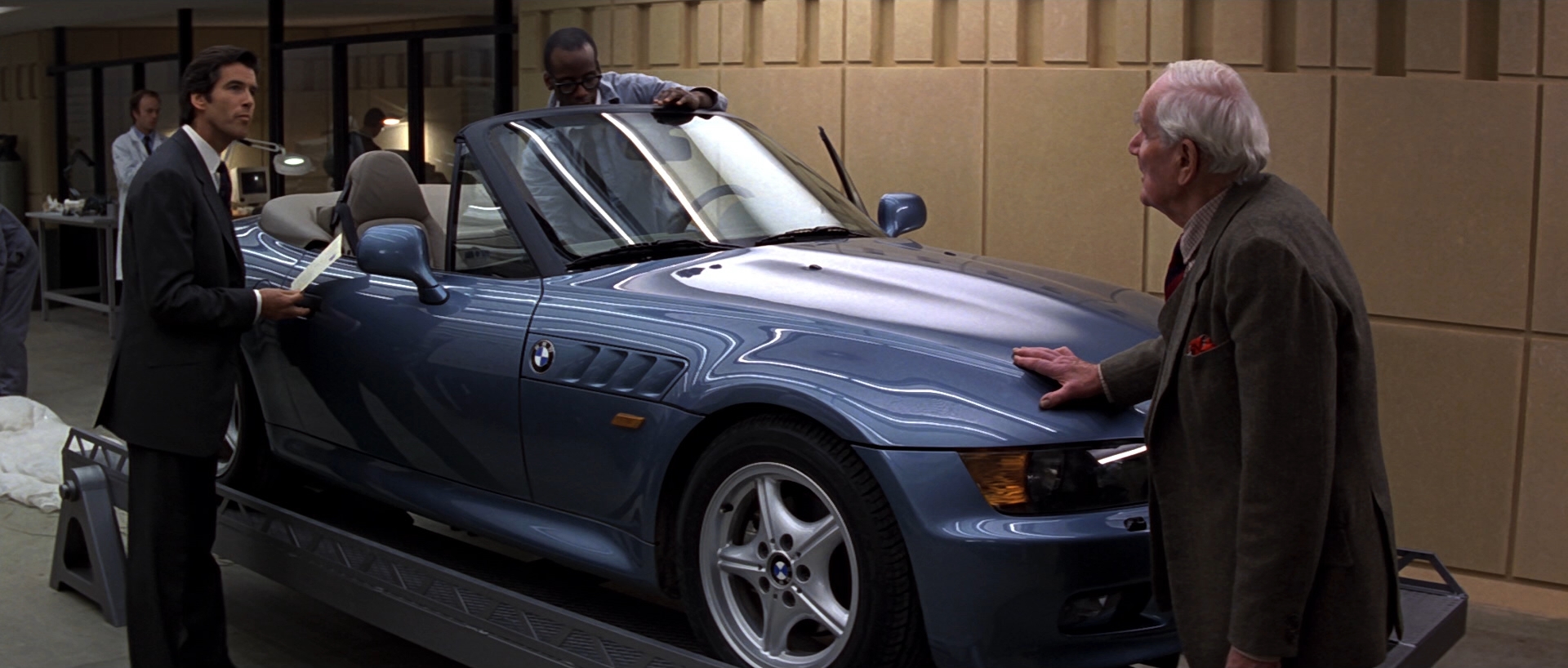Image GoldenEye Q demonstrates the BMW Z3.jpg James Bond Wiki Fandom powered by Wikia