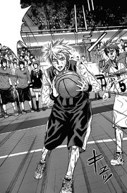 Kuroko recieves the ball