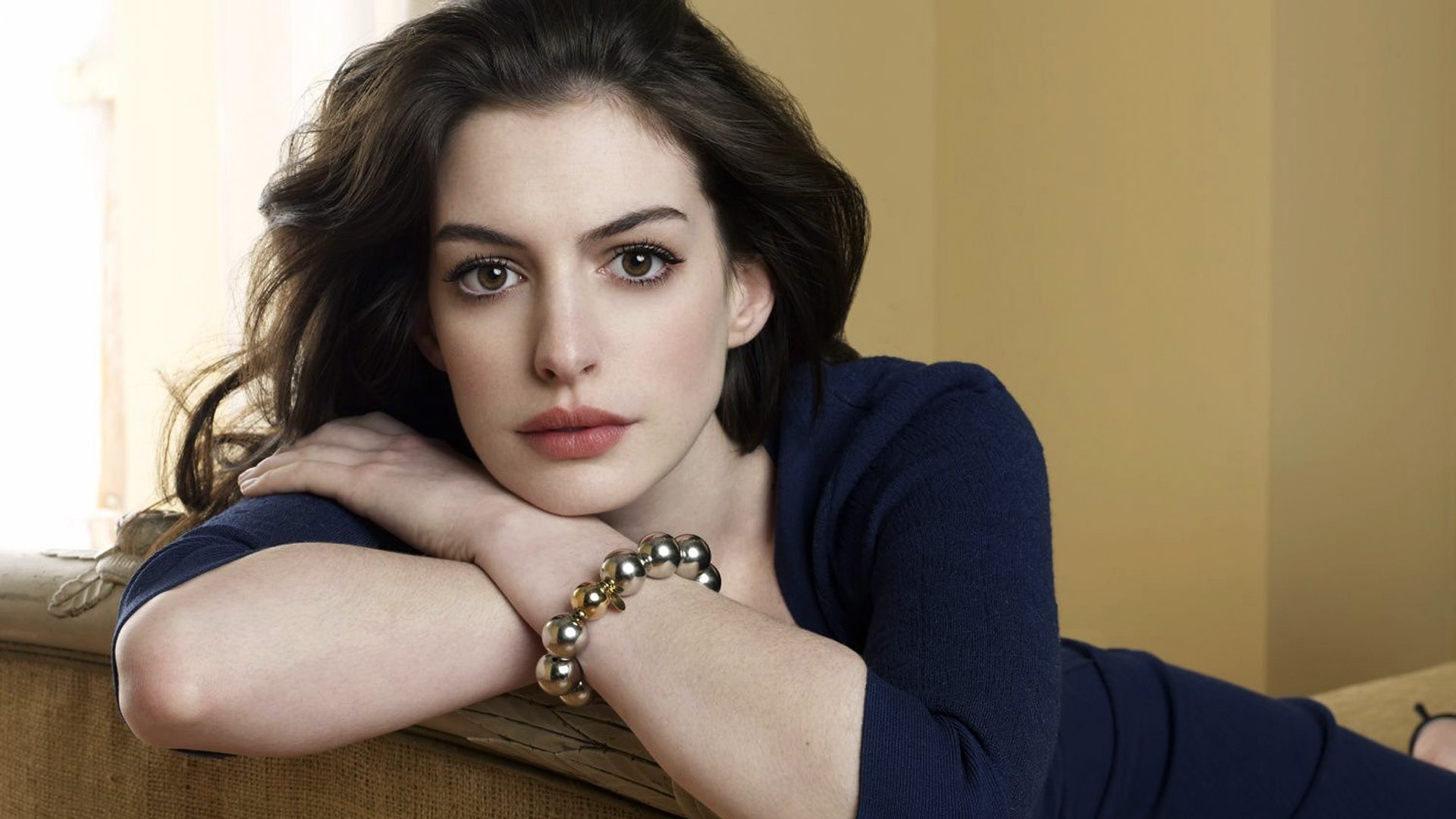 Full resolution Anne Hathaway