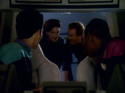 Dax und O'Brien retten Sisko und Bashir aus dem Shuttle