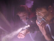 Janeway und Harry im Klasse 9 Nebel