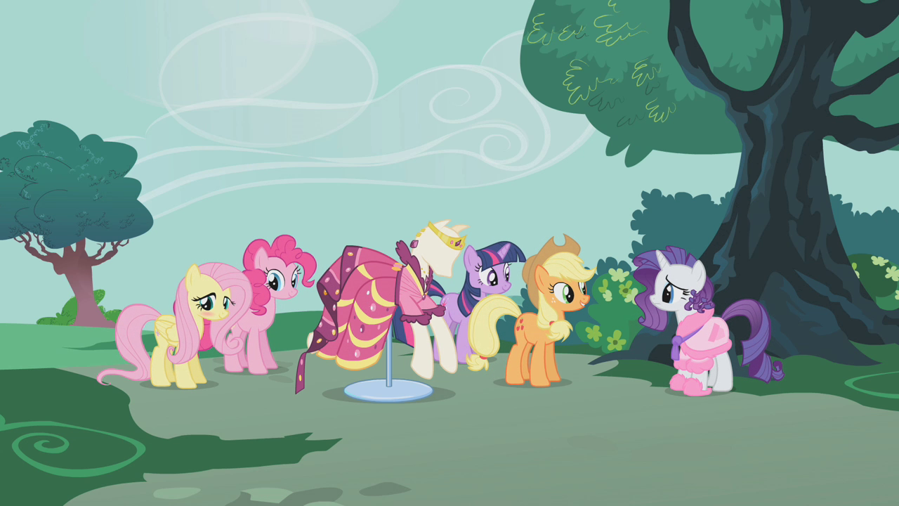 Rarity%27s_friends_showing_Rarity_her_dress_S1E14.png