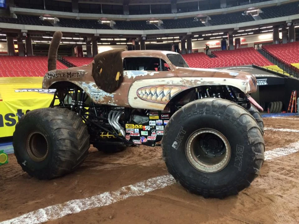 Monster Mutt Junkyard Dog Monster Trucks Wiki Fandom powered by Wikia