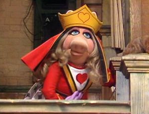 http://vignette1.wikia.nocookie.net/muppet/images/a/a8/Miss-piggy-queen.jpg/revision/latest?cb=20080705052651