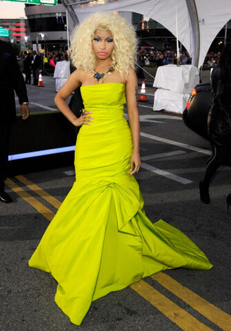 File:Amas-2012-arrivals-9.jpg