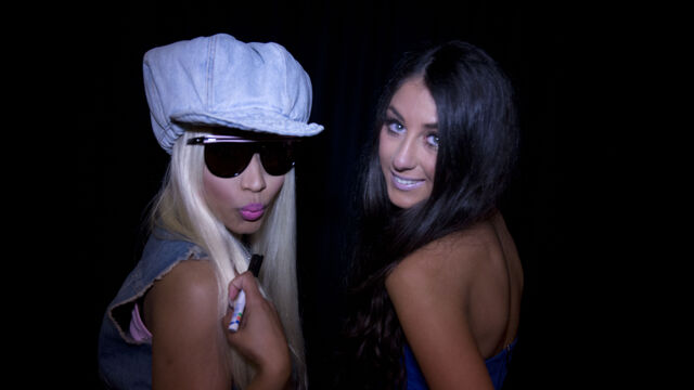 File:MeetAndGreet Sidney Nicki Barbz3.jpg