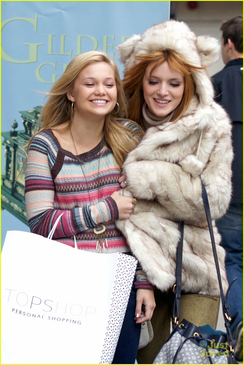 Image - Bella-thorne-olivia-holt-top-shoppers-03.jpg ...