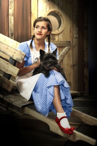 File:Oz Dorothy Toto compressed.jpg
