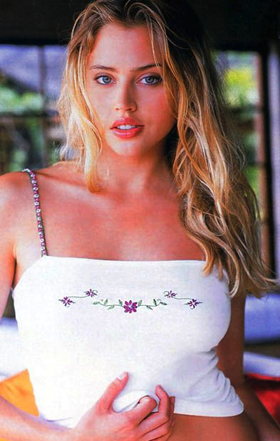 1978 DECEMBER VOGUE MAGAZINE - ROSANNE VELA - BEAUTIFUL FASHION ISSUE - C 4777 1978 DECEMBER VOGUE MAGAZINE - ROSANNE VELA - BEAUTIFUL FASHION ISSUE - C 4777
