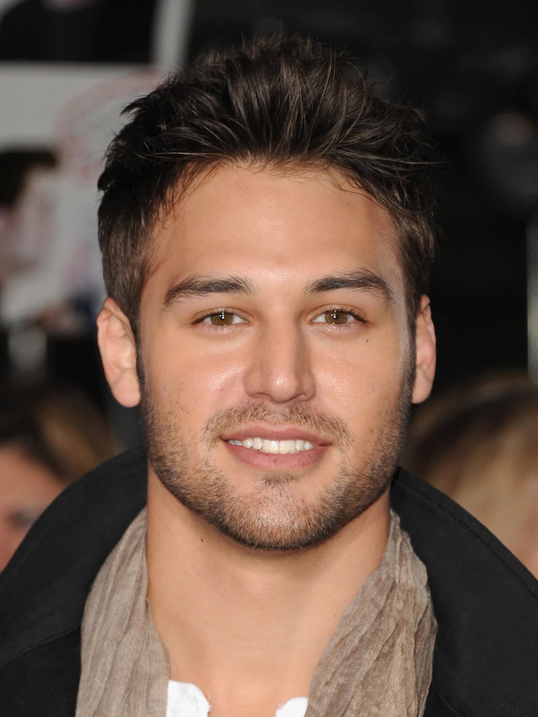 Ryan Guzman Wiki Pretty Little Liars Fandom powered by Wikia