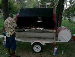 200px-Barbecue grill oven trailer