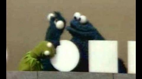 Video - Classic Sesame Street Kermit and Cookie Monster - Sorting Shapes (German) | Scratchpad