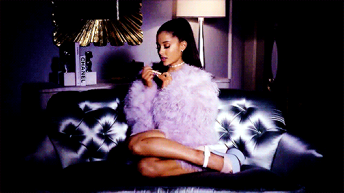 Chanel_2_nails.gif