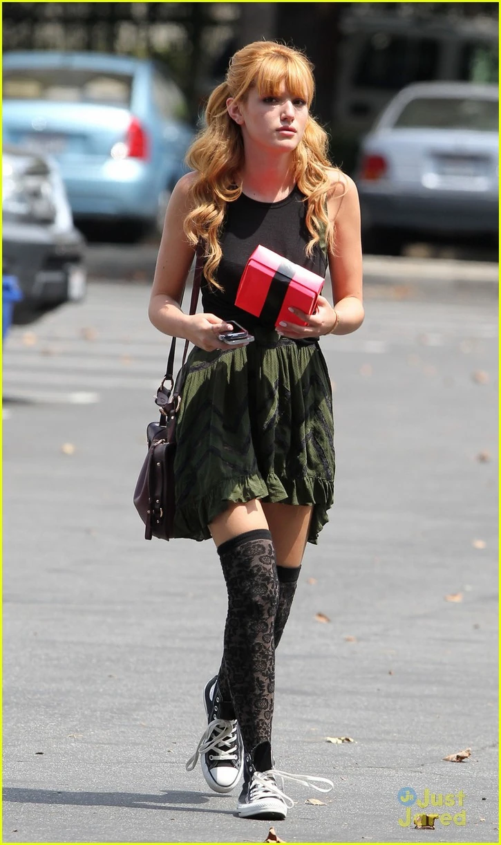 Bella Thorne Shake It Up Outfits
