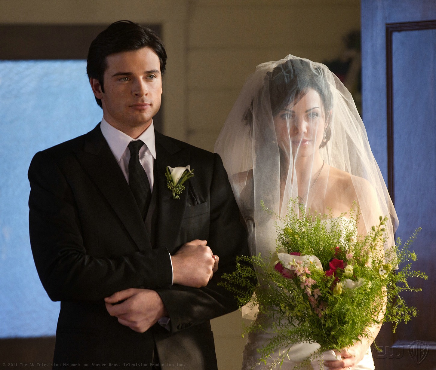 When does clark and lois start hookup in smallville