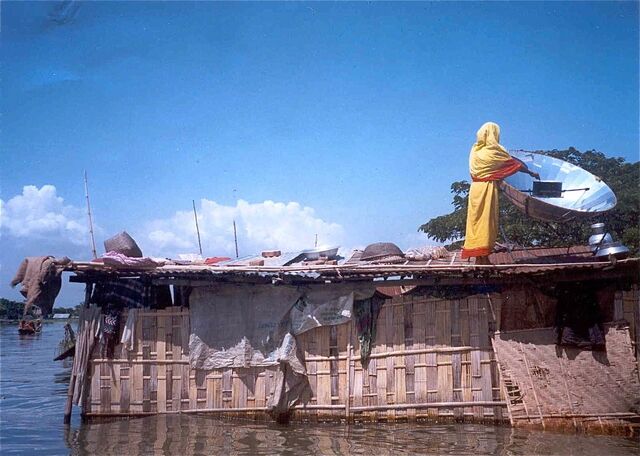 File:Bangladeshi woman cooking in flood.jpg