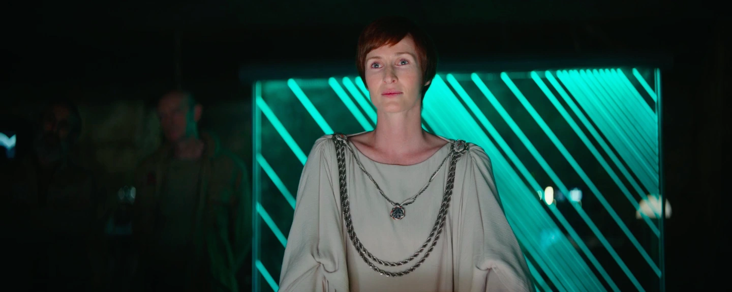 Mon_Mothma_on_Yavin_4.png