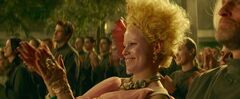 Effie aplaudiendo en el Distrito 13.jpg