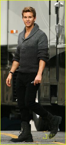 File:Ryan-kwanten-gq-magazine-02.jpg