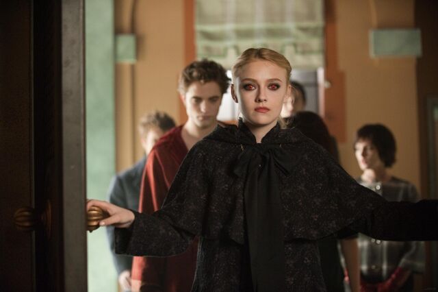 File:New-moon-movie-still-volturi-03-1024x681.jpg