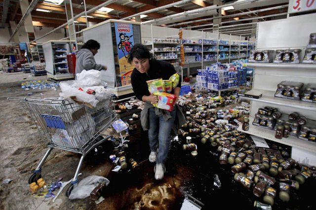 File:444077-looters.jpg