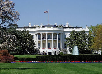 800px-WhiteHouseSouthFacade